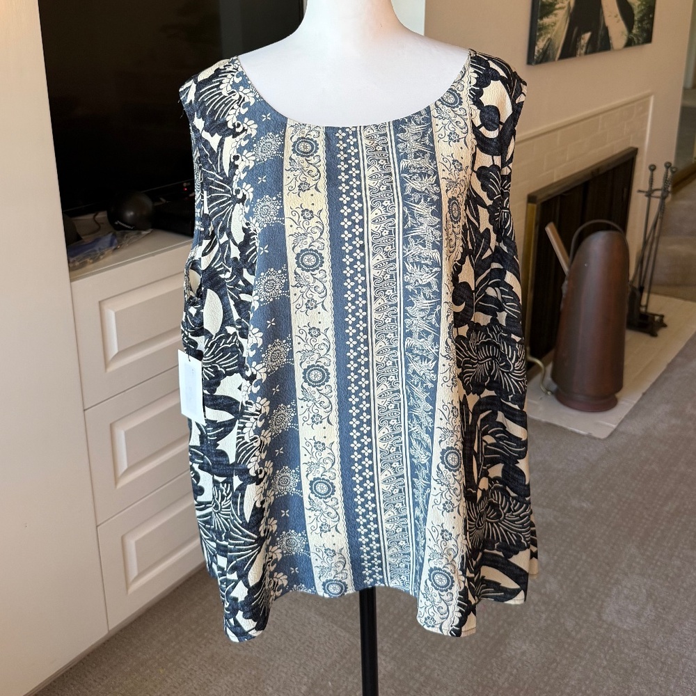 NWT Blue & Cream Printed Sleeveless Blouse Size (XL)